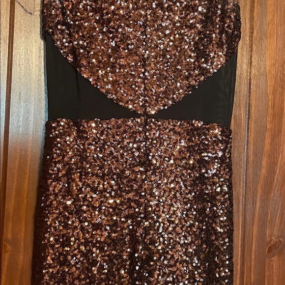 Mini Sequined party dress. Bronze / Black - Picture 4 of 7